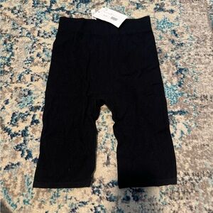 🦋 NWTs Black ripped biker shorts